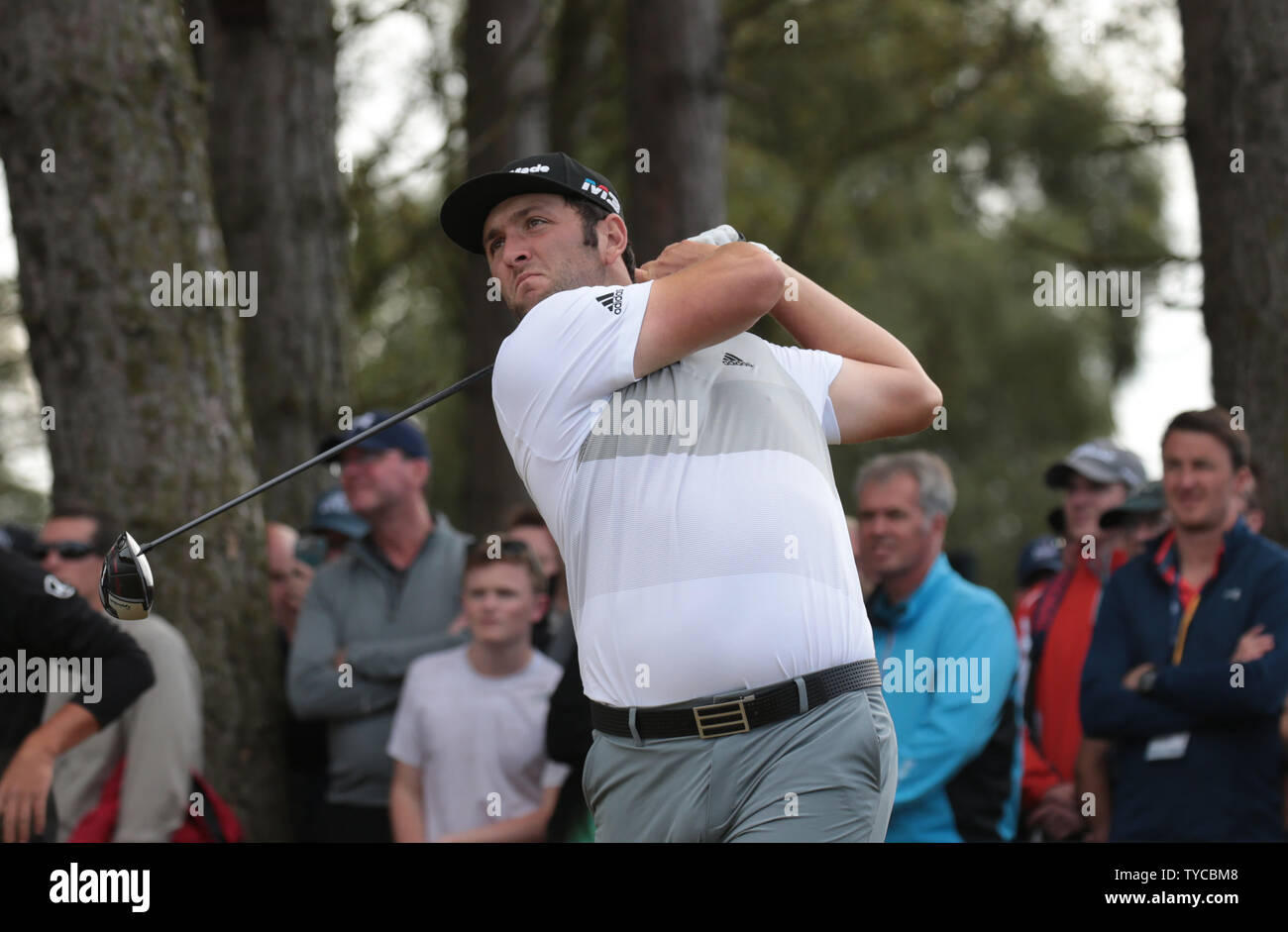 L'Espagne Jon Rahm tees au large de la deuxième journée de l'Open de Golf 2018 championnats du monde à Carnoustie, en Écosse, le 20 juillet 2018. America's Zach Johnson et Kevin Hervé Stephan, Henri Hélal sont co-leaders sur six en vertu de l'article Photo par Hugo Philpott/UPI Banque D'Images