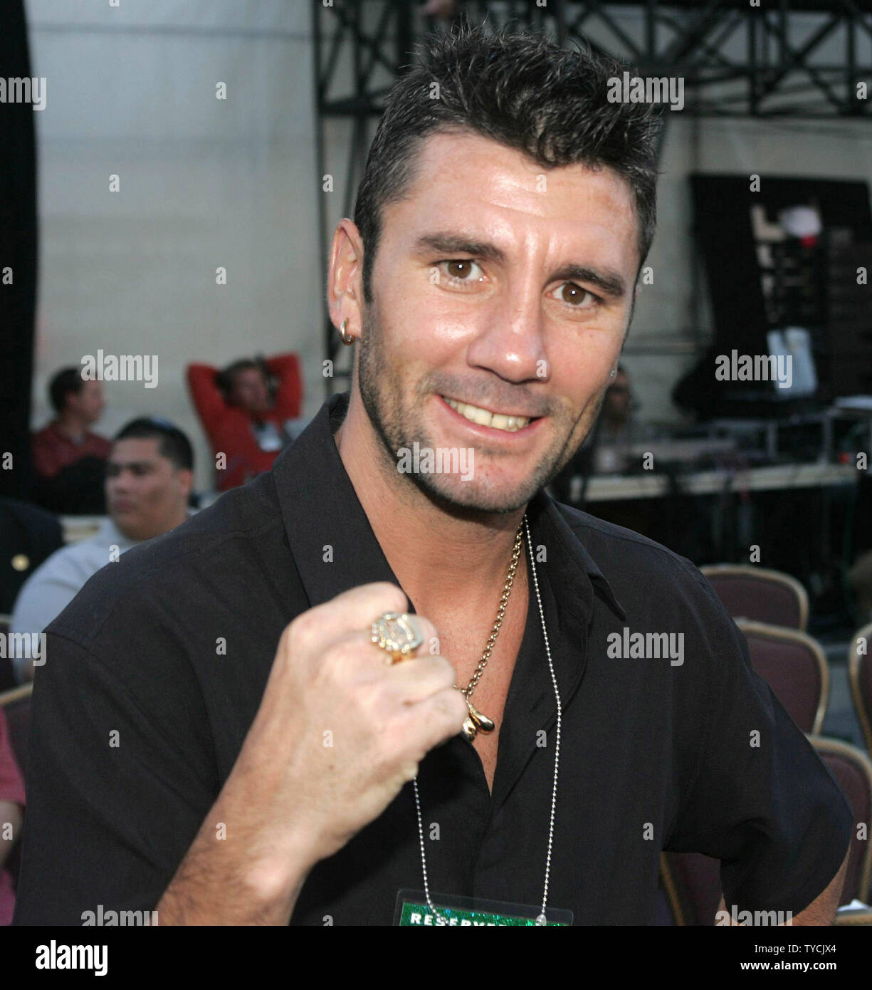 L'ancien roi nWayne Poids plume 'le pocket rocket' McCullough de l'Irlande est vu Wladimar Klitschko-DaVarryl à la Williamson heavyweight lutte au Caesars Palace à Las Vegas, le 2 octobre 2004. Photo UPI/Roger Williams Banque D'Images