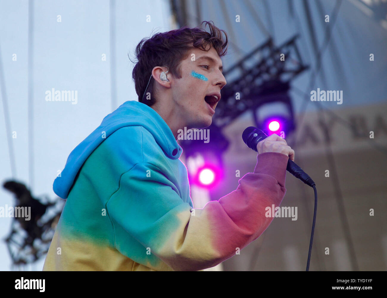 Troye Sivan effectue sur scène, au Village de jour iHeartRadio Concerts à Las Vegas, Nevada le 24 septembre 2016. Photo de James Atoa/UPI Banque D'Images