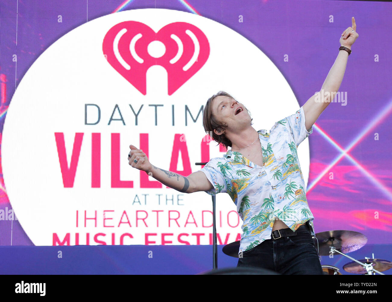 Matt Shultz de Cage the Elephant effectue sur scène, au Village de jour iHeartRadio Concerts à Las Vegas, Nevada le 24 septembre 2016. Photo de James Atoa/UPI Banque D'Images