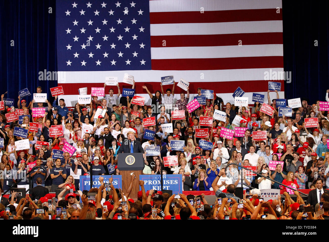 Le président Donald Trump partisans adresses lors d'un rassemblement à la Las Vegas Convention Center à Las Vegas, Nevada le 20 septembre, 2018. Photo de James Atoa/UPI Banque D'Images
