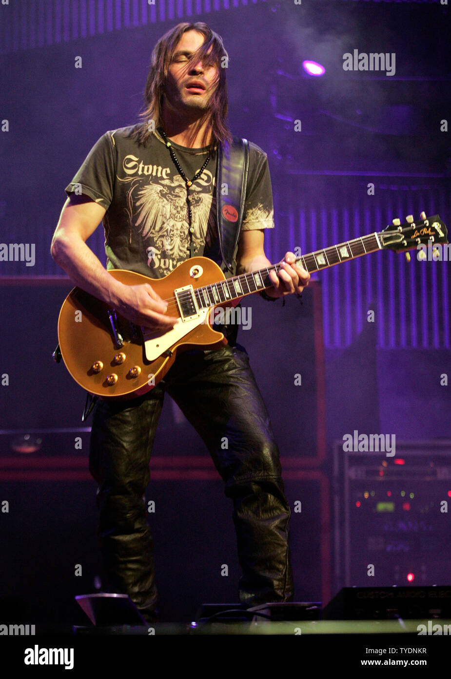 Sergio Vallin avec Mana se produit en concert à l'American Airlines Arena de Miami, le 8 mars 2007. (Photo d'UPI/Michael Bush) Banque D'Images