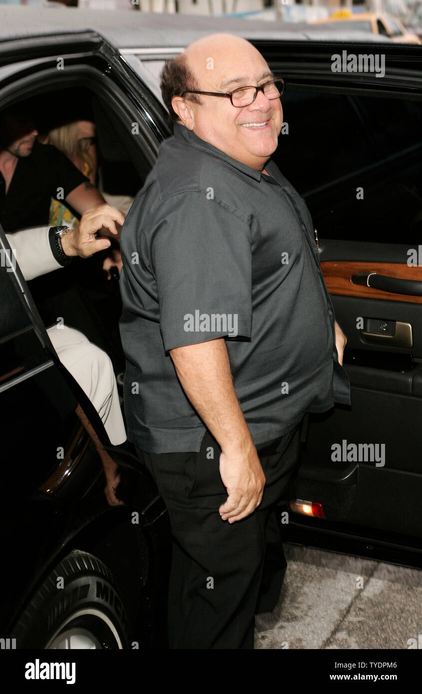Danny DeVito arrive pour l'ouverture de son nouveau restaurant de plage du sud du 'Devito' à Miami Beach le 13 juin 2007. (Photo d'UPI/Michael Bush) Banque D'Images