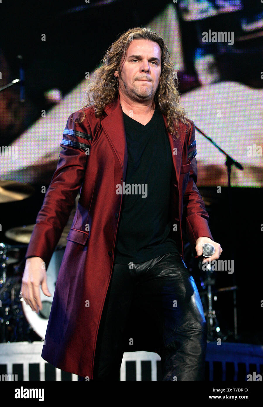 Fher Olvera avec Mana se produit en concert à l'American Airlines Arena de Miami le 12 octobre 2007. (Photo d'UPI/Michael Bush) Banque D'Images