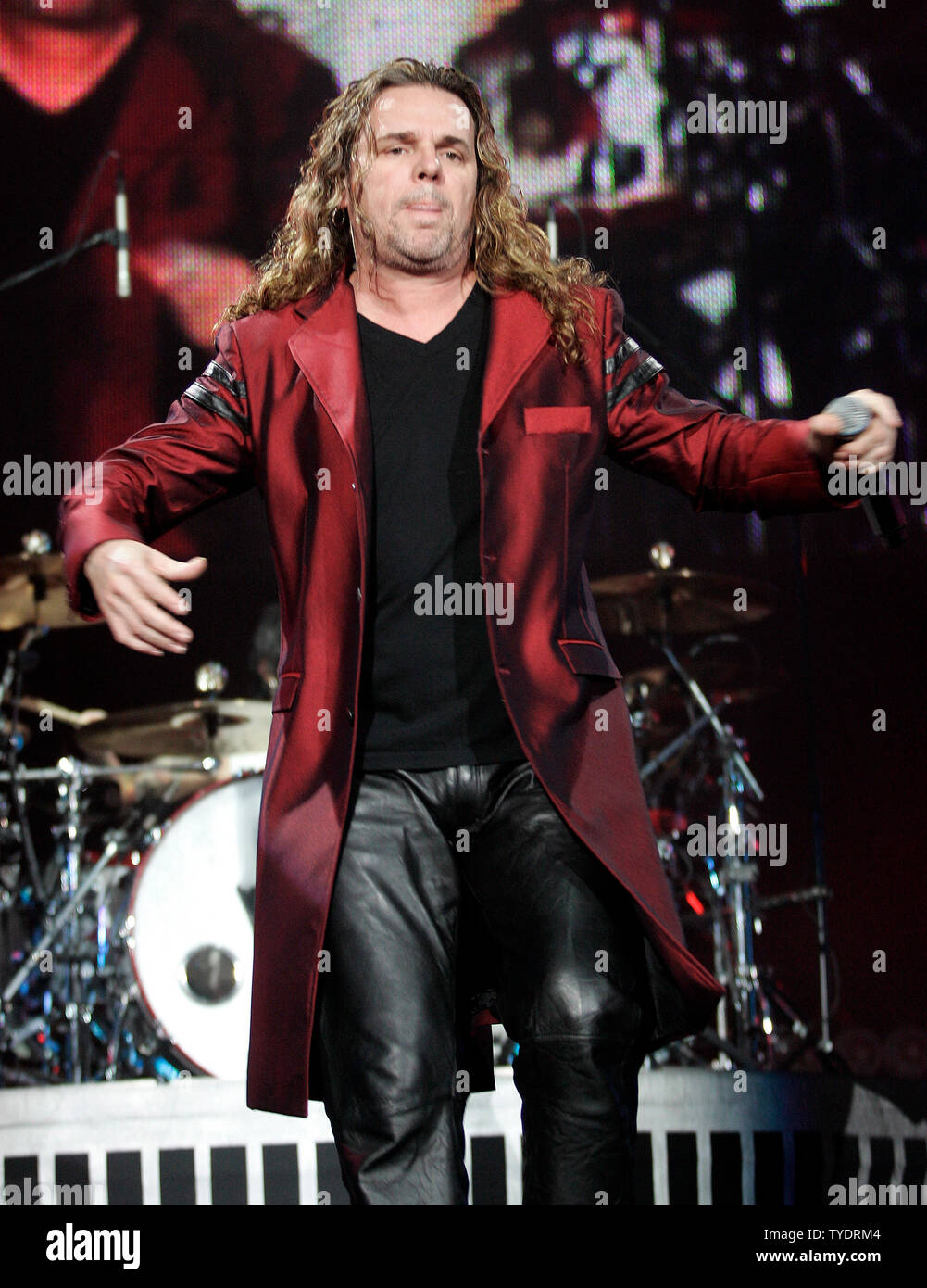 Fher Olvera avec Mana se produit en concert à l'American Airlines Arena de Miami le 12 octobre 2007. (Photo d'UPI/Michael Bush) Banque D'Images