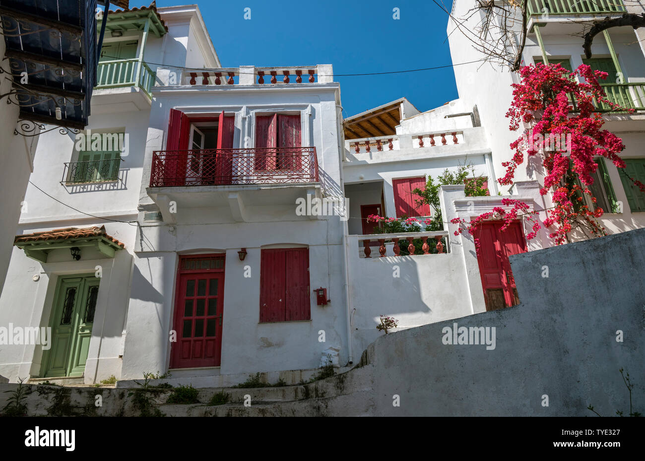 Maisons dans la ville de Skopelos, Sporades du Nord, Grèce Banque D'Images