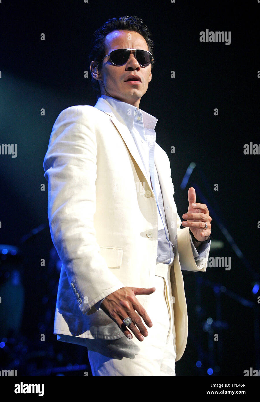 Grammy award winner Marc Anthony se produit en concert à l'American Airlines Arena de Miami le 24 octobre 2009. UPI/Michael Bush Banque D'Images