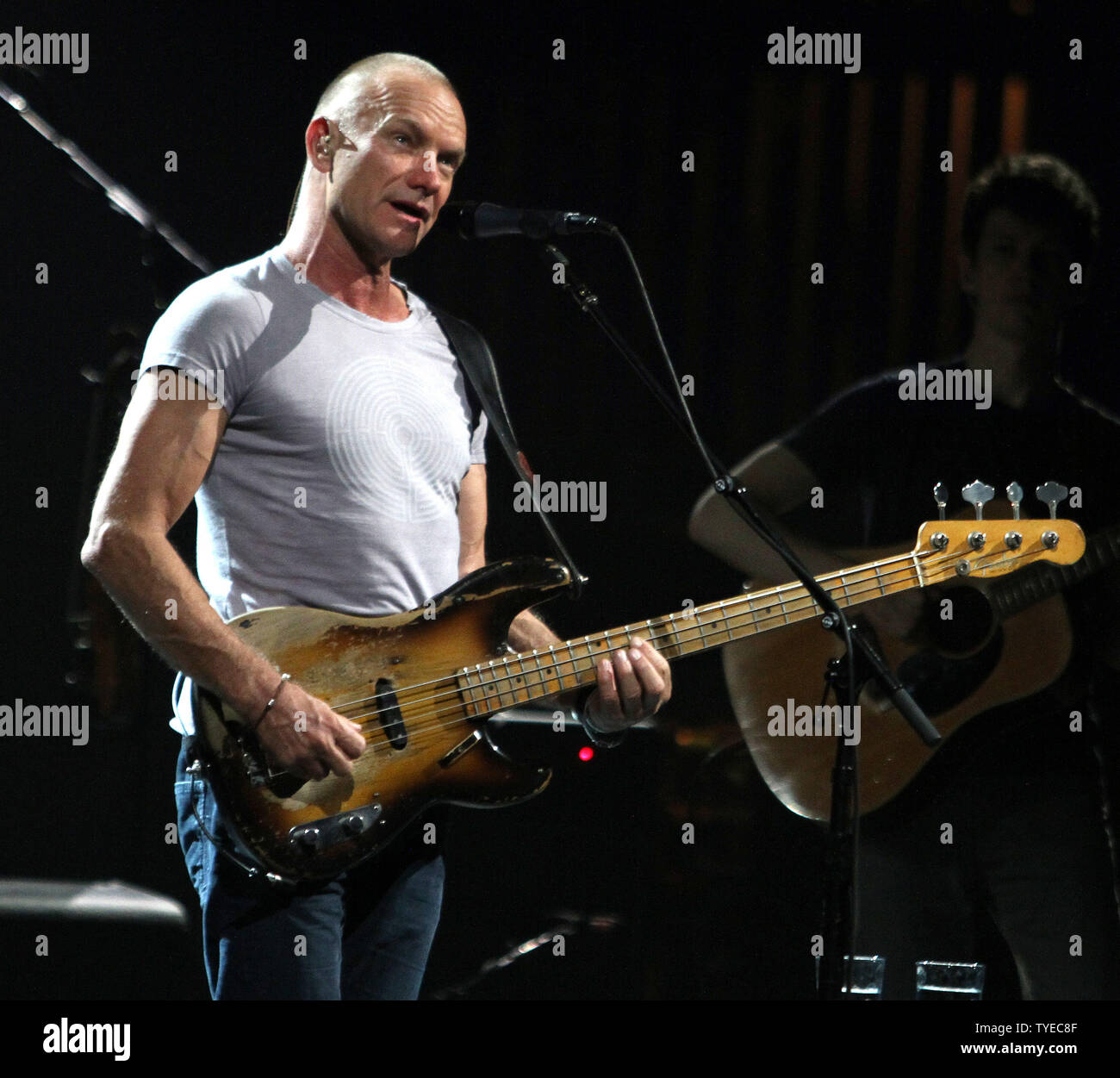 Sting joue sur son 'Back to Bass ' tour au Fillmore à Miami Beach le 12 novembre 2011. UPI/Michael Bush Banque D'Images