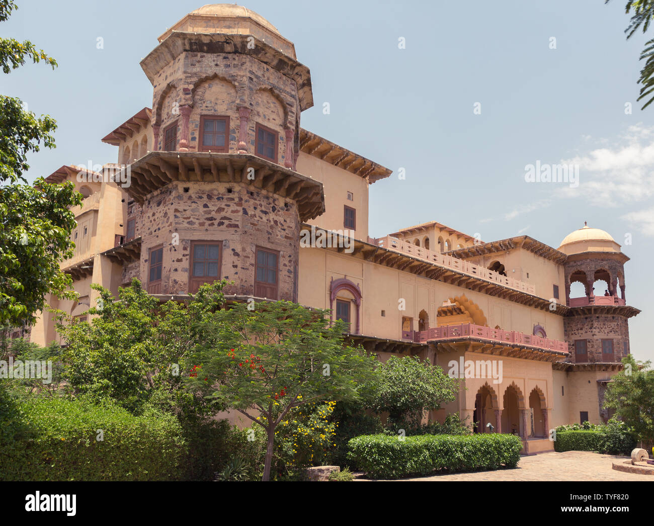 Tours et bâtiments de Tijara Fort Palace dans Alwar Rajasthan Inde Tijara Banque D'Images