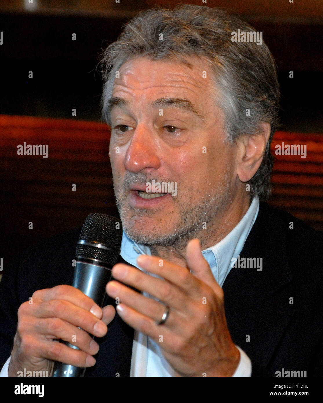 L'acteur américain Robert De Niro prend la parole lors d'une conférence de presse à propos de l'ouverture de nouveaux restaurant Nobu à Moscou le 9 avril 2009. De Niro est co-propriétaire de la réseau, ainsi que le restaurant Nobu Nobu Matsuhisa restaurateur japonais et producteur d'Hollywood Meir Teper. (Photo d'UPI/Alex Volgin) Banque D'Images