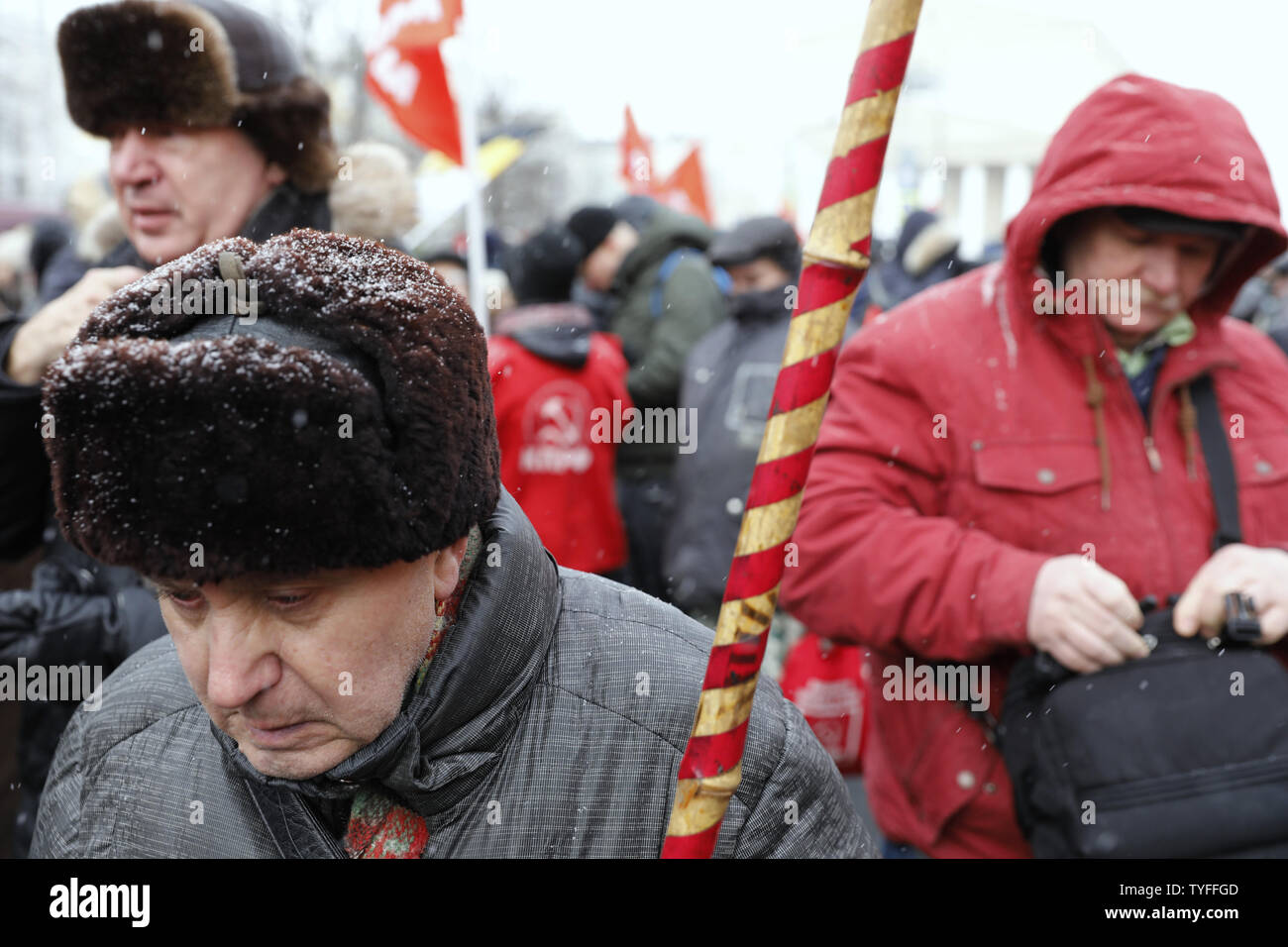 Les partisans de Pavel Grudinin, candidat du Parti communiste russe, rassemblement devant le Grand Théâtre de Moscou pour des élections équitables le 10 mars 2018. Grudinin est considéré comme candidat présidentiel principal derrière Vladimir Poutine. Photo par Yuri Gripas/UPI Banque D'Images