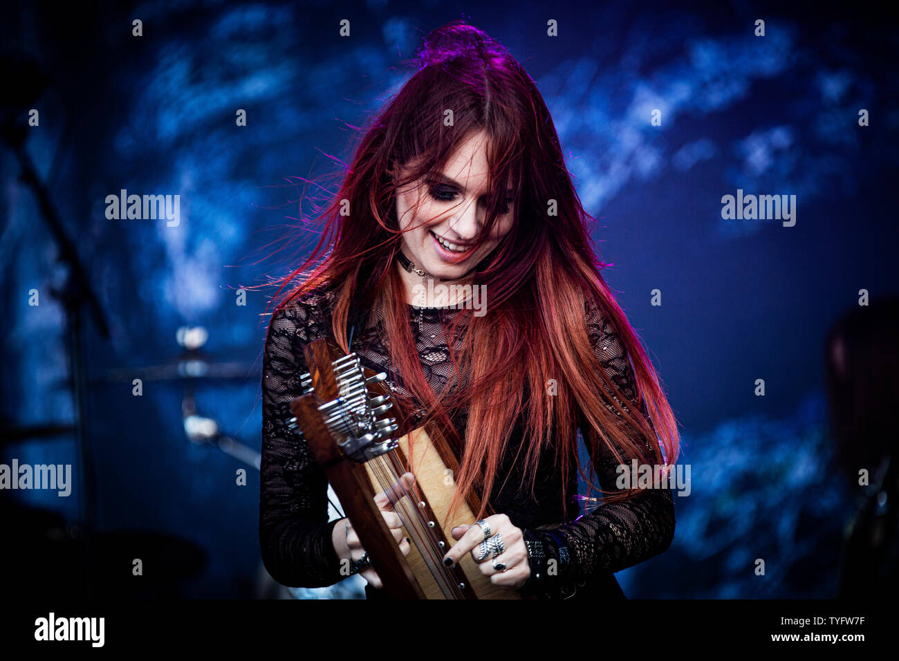 Copenhague, Danemark - 22 juin, 2019. Le groupe de folk metal suisse Eluveitie effectue un concert live au cours de l'heavy metal danois Copenhell festival 2019 à Copenhague. Ici le chanteur Christian67 alias Chrigel est vu sur scène. (Photo crédit : Gonzales Photo - Christian Hjorth). Banque D'Images Copenhague, Danemark - 22 juin, 2019. Le groupe de folk metal suisse Eluveitie effectue un concert live au cours de l'heavy metal danois Copenhell festival 2019 à Copenhague. Ici le chanteur Christian67 alias Chrigel est vu sur scène. (Photo crédit : Gonzales Photo - Christian Hjorth). Banque D'Images