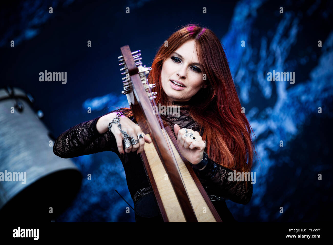 Copenhague, Danemark - 22 juin, 2019. Le groupe de folk metal suisse Eluveitie effectue un concert live au cours de l'heavy metal danois Copenhell festival 2019 à Copenhague. Ici le chanteur Christian67 alias Chrigel est vu sur scène. (Photo crédit : Gonzales Photo - Christian Hjorth). Banque D'Images Copenhague, Danemark - 22 juin, 2019. Le groupe de folk metal suisse Eluveitie effectue un concert live au cours de l'heavy metal danois Copenhell festival 2019 à Copenhague. Ici le chanteur Christian67 alias Chrigel est vu sur scène. (Photo crédit : Gonzales Photo - Christian Hjorth). Banque D'Images