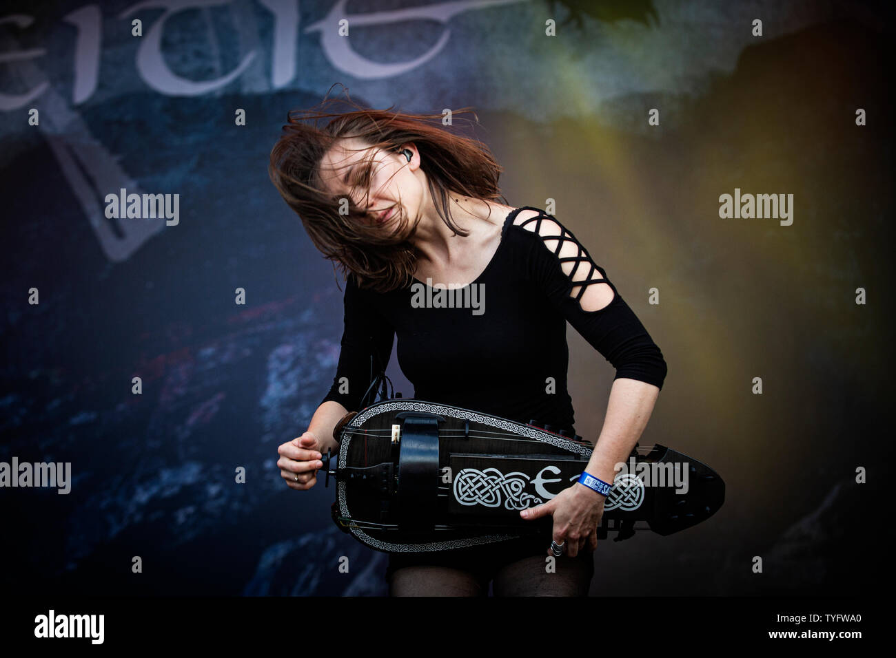 Copenhague, Danemark - 22 juin, 2019. Le groupe de folk metal suisse Eluveitie effectue un concert live au cours de l'heavy metal danois Copenhell festival 2019 à Copenhague. Ici le chanteur Christian67 alias Chrigel est vu sur scène. (Photo crédit : Gonzales Photo - Christian Hjorth). Banque D'Images Copenhague, Danemark - 22 juin, 2019. Le groupe de folk metal suisse Eluveitie effectue un concert live au cours de l'heavy metal danois Copenhell festival 2019 à Copenhague. Ici le chanteur Christian67 alias Chrigel est vu sur scène. (Photo crédit : Gonzales Photo - Christian Hjorth). Banque D'Images