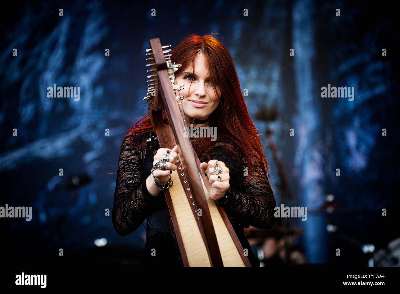 Copenhague, Danemark - 22 juin, 2019. Le groupe de folk metal suisse Eluveitie effectue un concert live au cours de l'heavy metal danois Copenhell festival 2019 à Copenhague. Ici parpist Fabienne Erni est vu sur scène. (Photo crédit : Gonzales Photo - Christian Hjorth). Banque D'Images Copenhague, Danemark - 22 juin, 2019. Le groupe de folk metal suisse Eluveitie effectue un concert live au cours de l'heavy metal danois Copenhell festival 2019 à Copenhague. Ici parpist Fabienne Erni est vu sur scène. (Photo crédit : Gonzales Photo - Christian Hjorth). Banque D'Images