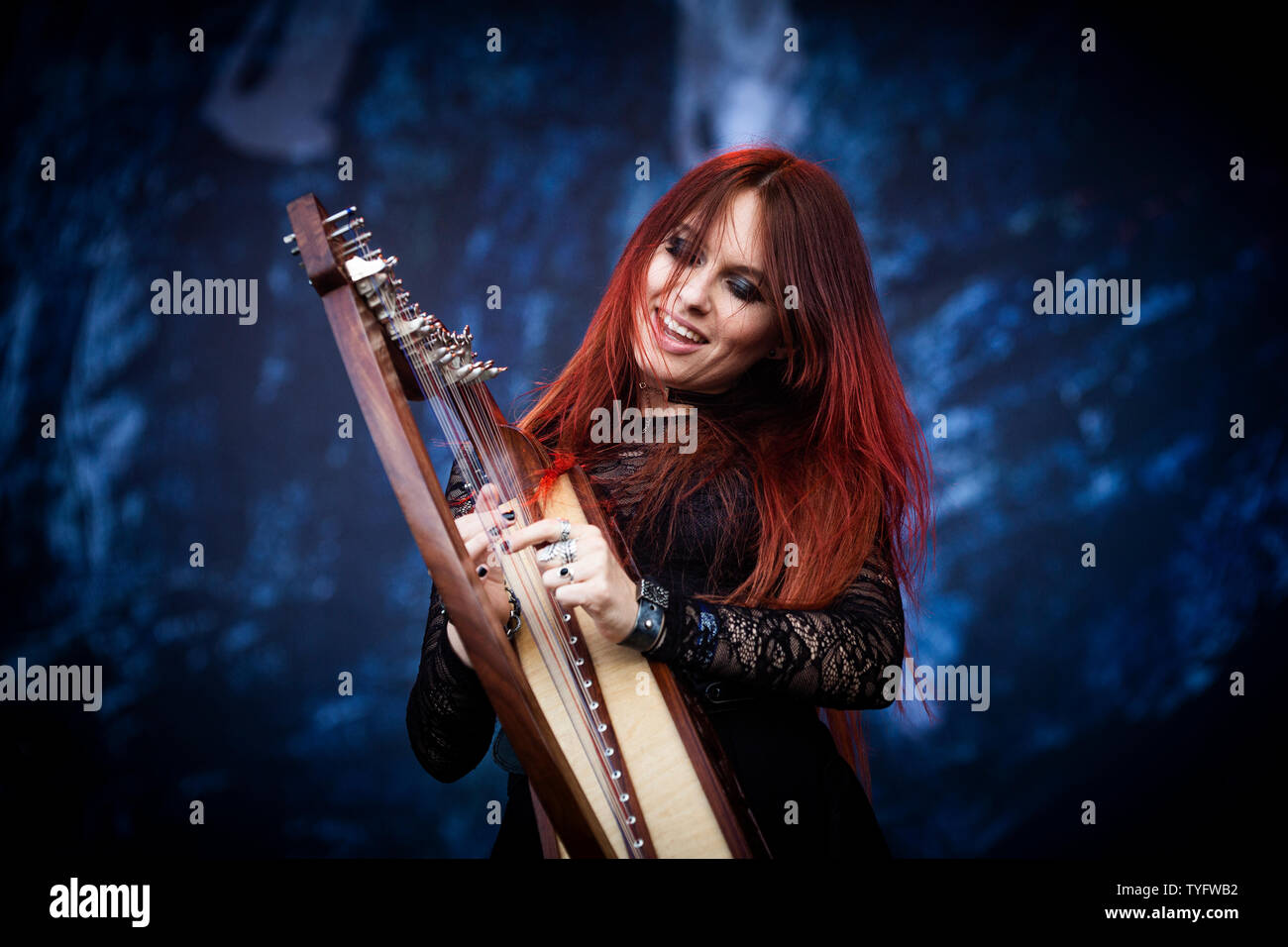 Copenhague, Danemark - 22 juin, 2019. Le groupe de folk metal suisse Eluveitie effectue un concert live au cours de l'heavy metal danois Copenhell festival 2019 à Copenhague. Ici le chanteur Christian67 alias Chrigel est vu sur scène. (Photo crédit : Gonzales Photo - Christian Hjorth). Banque D'Images Copenhague, Danemark - 22 juin, 2019. Le groupe de folk metal suisse Eluveitie effectue un concert live au cours de l'heavy metal danois Copenhell festival 2019 à Copenhague. Ici le chanteur Christian67 alias Chrigel est vu sur scène. (Photo crédit : Gonzales Photo - Christian Hjorth). Banque D'Images