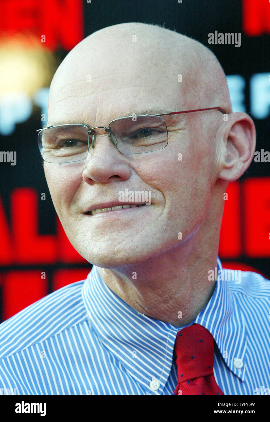 James Carville arrive sur le tapis rouge pour la première de "Tous les hommes du roi' à l'Université de Tulane, 16 septembre 2006. Le film, basé sur le roman de Robert Penn Warren, raconte l'histoire d'un homme politique de la Louisiane est montée au pouvoir. (Photo d'UPI/A.J. Sisco) Banque D'Images