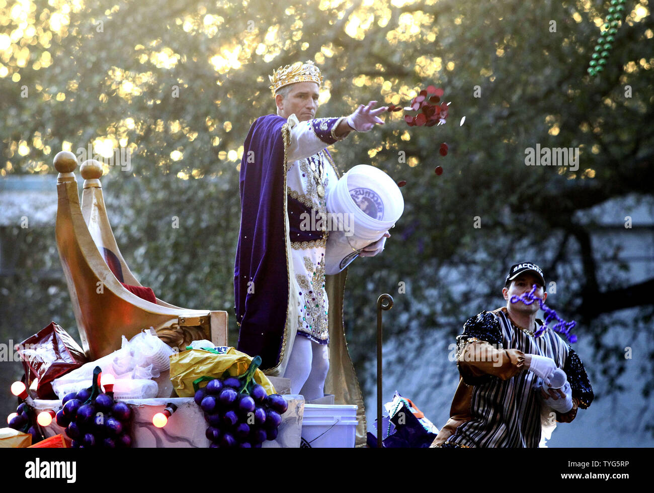 L'acteur Jim Caviezel, mieux connu pour son rôle de Jésus Christ dans le bloc buster 2004- La Passion du Christ, règne comme Bacchus XLIX, Dimanche 26 Février, 2017. La Krewe of Bacchus a été roulant sur la route Uptown Mardi Gras traditionnels depuis 1969. Photo par AJ Sisco/UPI Banque D'Images