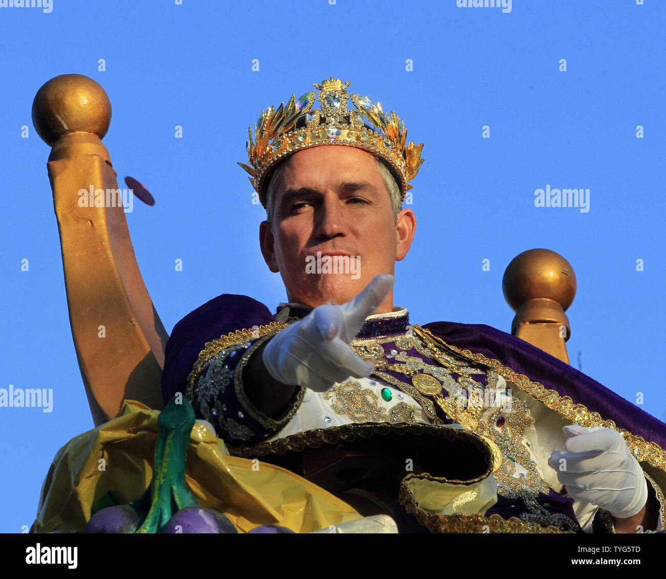 L'acteur Jim Caviezel, mieux connu pour son rôle de Jésus Christ dans le 2004 "La Passion du Christ', règne comme Bacchus XLIX, Dimanche 26 Février, 2017. La Krewe of Bacchus a été roulant sur l'Uptown New Orleans Mardi Gras route depuis 1969. Photo par AJ Sisco/UPI Banque D'Images