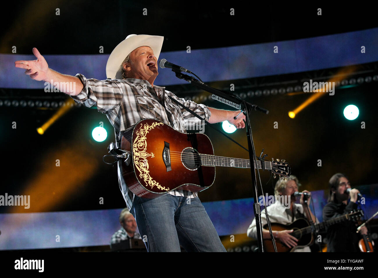 Alan Jackson fonctionne à la Country Music Association (CMA) Music Festival à Nashville le 10 juin 2012. UPI/Terry Wyatt Banque D'Images