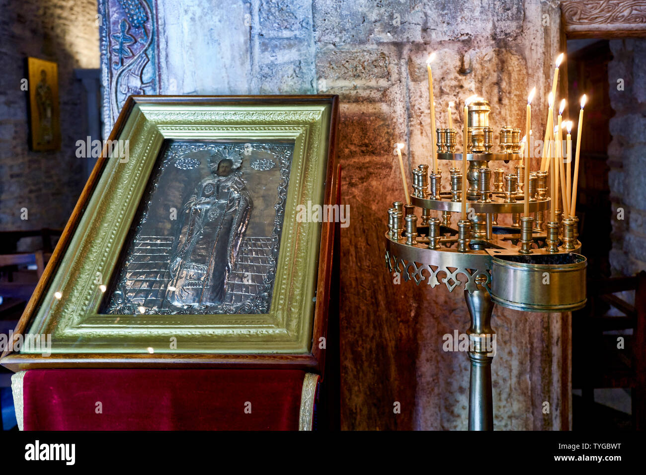 Athènes Grèce. Bougies votives de l'Église orthodoxe de Saint Éleuthère Banque D'Images