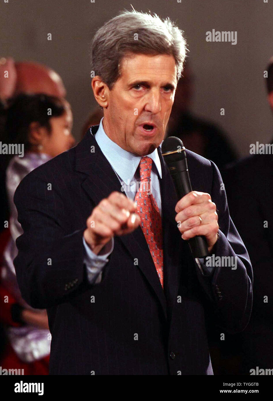 La présidence démocratique le sénateur John Kerry présente ses objectifs de campagne lors de son rassemblement le 23 février 2004 à Harlem, New York. (UPI/Ezio Petersen) Banque D'Images