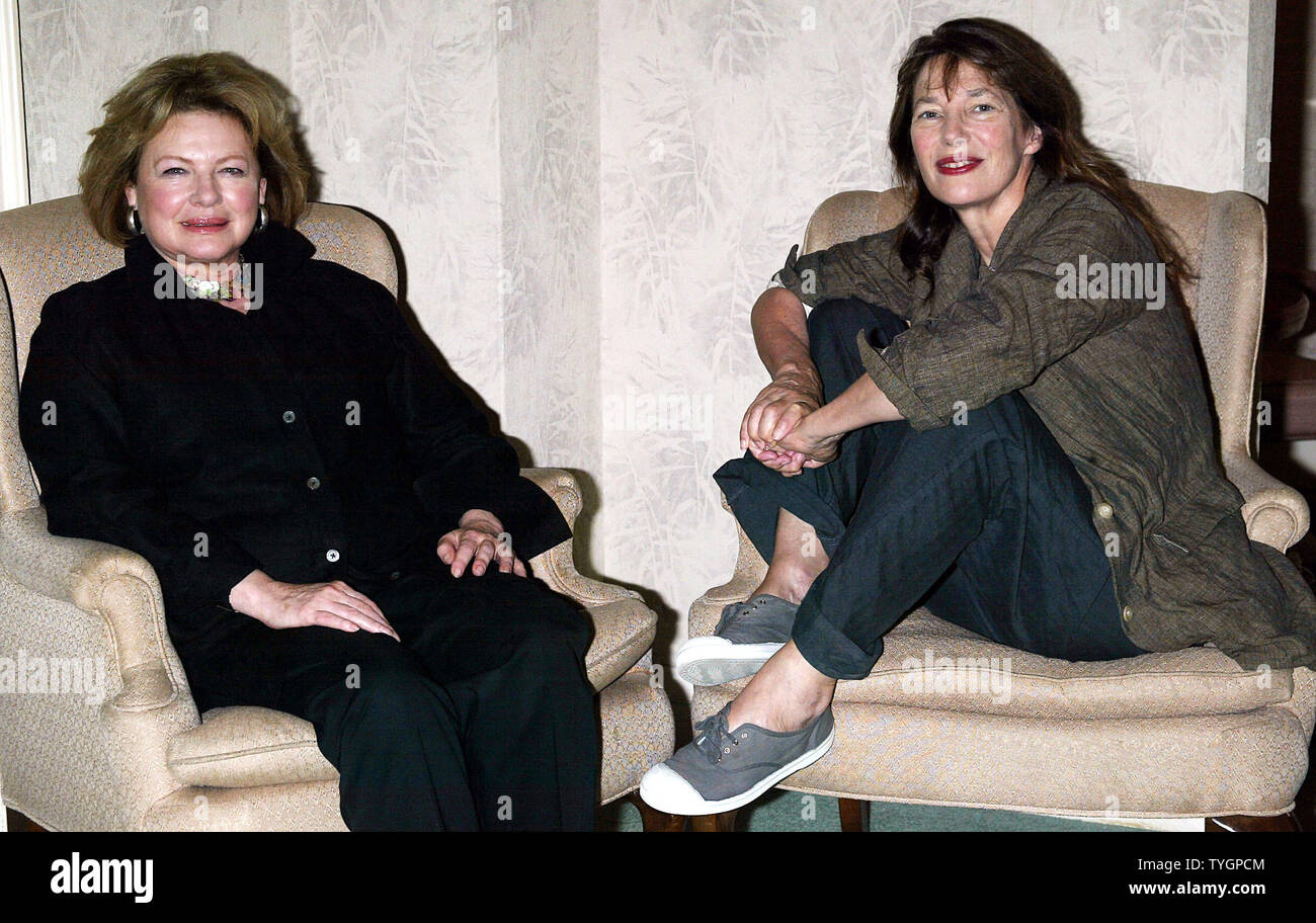 Dianne Wiest et Jane Birkin poser pour des photos à la presse de la princesse pour leur nouveau film 'Merci Docteur Rey' au Mayflower Hotel à New York le 25 août 2004 . (Photo d'UPI/Laura Cavanaugh) Banque D'Images