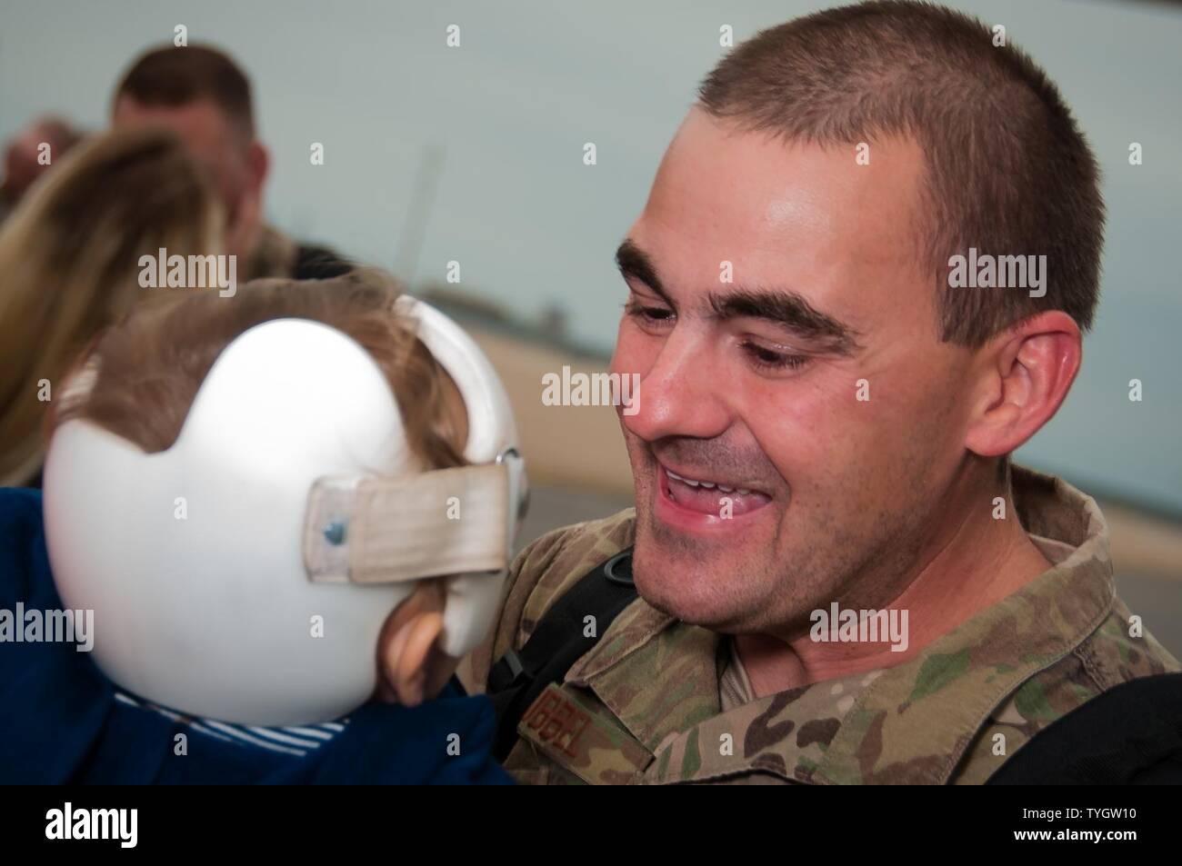 FORT WORTH, Texas (nov. 9, 2016) 301e Escadre de chasse d'aviateurs sont rentrés chez eux après trois mois de déploiement dans le cadre de l'opération Liberté's Sentinel. Les pilotes et techniciens déployés comme l'escadron de chasse dédié uniquement en Afghanistan. L'opération Liberté Sentinel vise à maintenir la sécurité et la stabilité dans la région. Banque D'Images