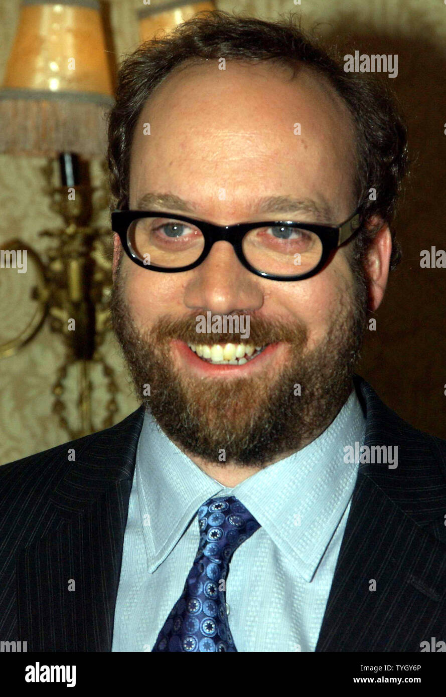 L'acteur Paul Giamatti assiste au 70e congrès annuel de New York Film Critics Award des grades le 1/9/05. Giamatti a été honoré avec le prix "Meilleur Acteur pour son travail dans le film 'Sideways' (UPI Photo/Ezio Petersen) Banque D'Images