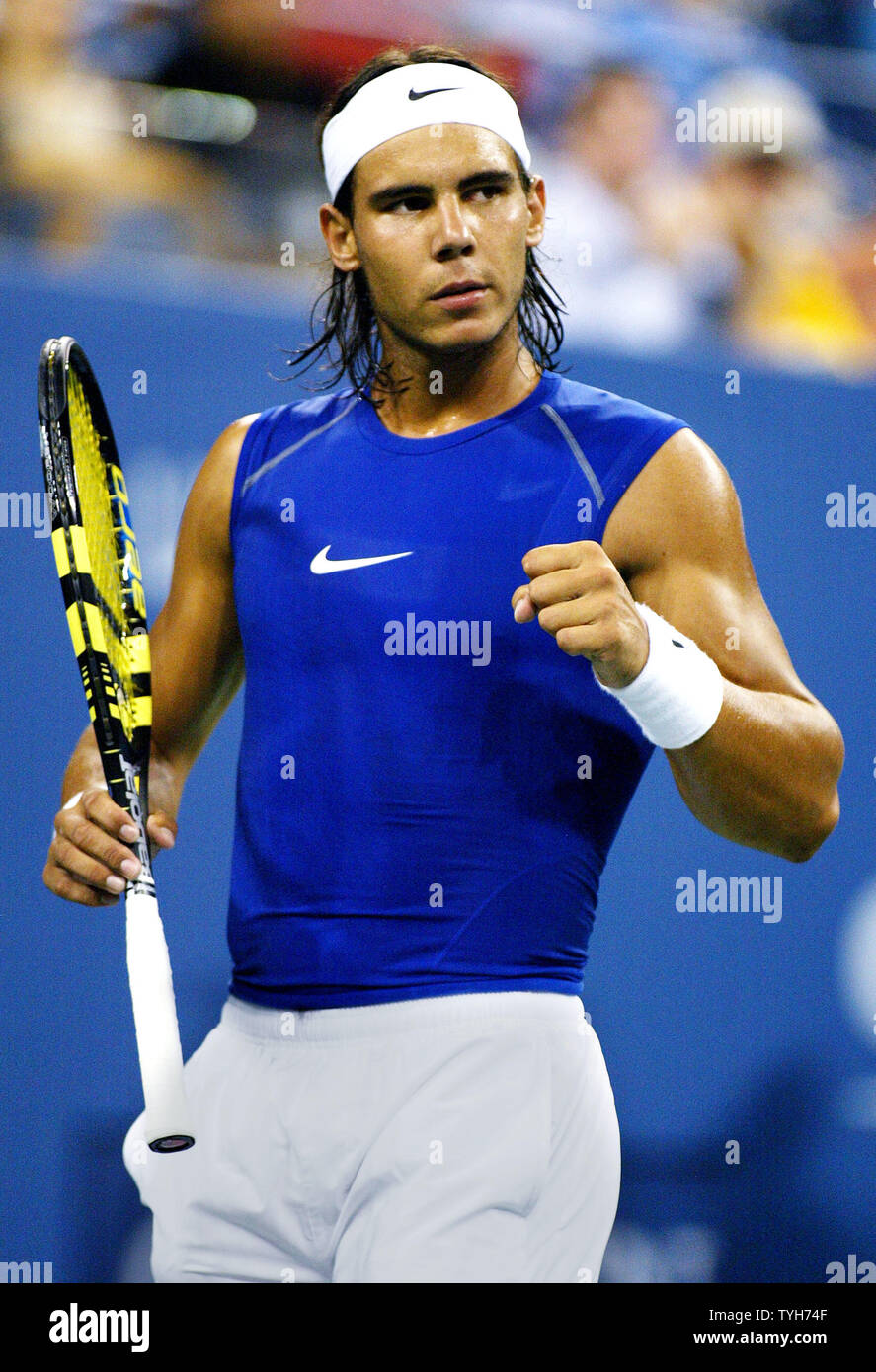 Rafael Nadal de l'Espagne, qui est classé deuxième, réagit comme il marque un point au large de Scoville Jenkins (USA) au cours de la première série de leur match à l'US Open le 31 août 2005 à New York. (Photo d'UPI/Monika Graff) Banque D'Images