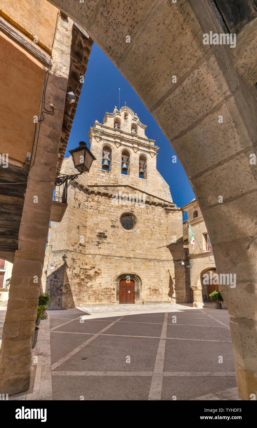 Església de Sant Joan Baptista, église médiévale à la Placa de l'Esglesia, hilltown de Horta de San Juan, la Terra Alta région viticole, Catalogne, Espagne Banque D'Images