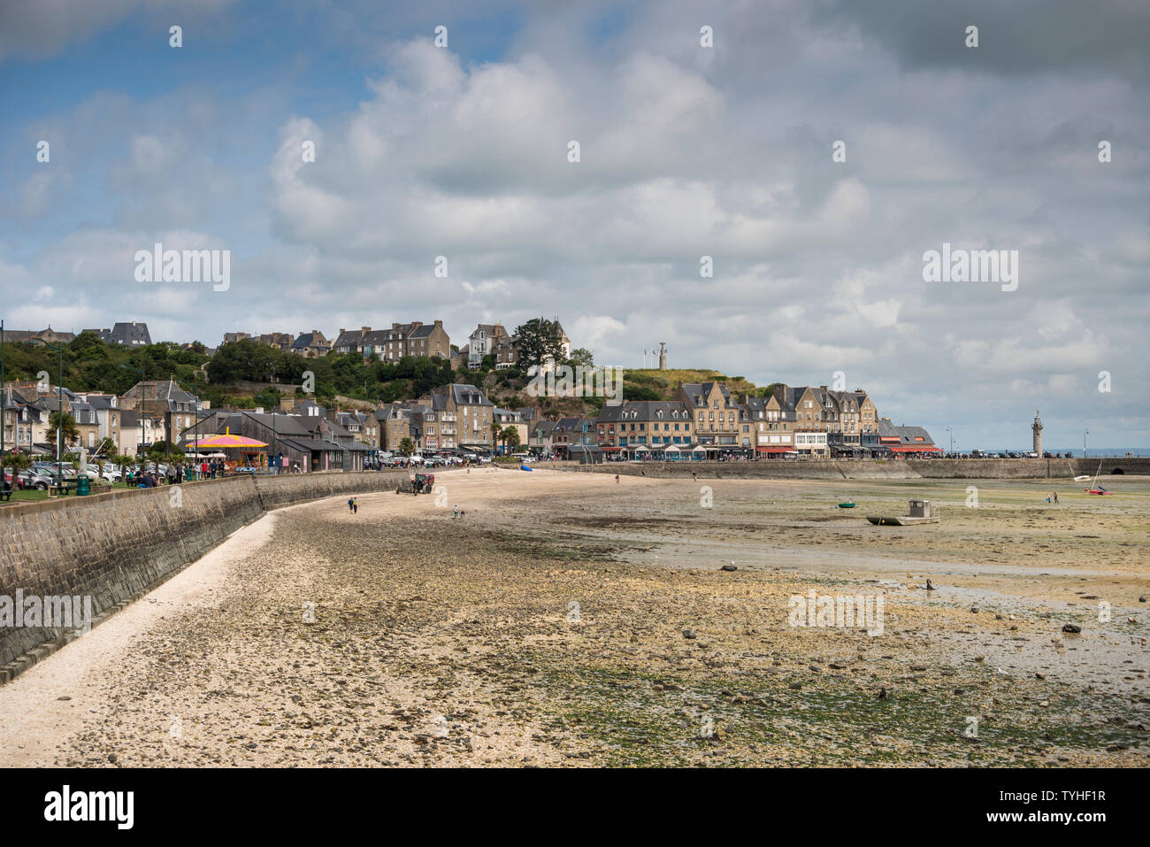 Station balnéaire de Cancale (célèbre pour l'ostréiculture), Bretagne, France Banque D'Images