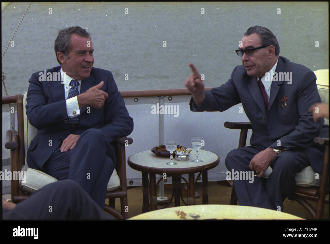 Richard Nixon et Leonid Brejnev à bord du Sequoia ; Portée et contenu : Sur la photo : Richard M. Nixon, Leonid Brejnev. Objet : chefs d'Etat - URSS. Banque D'Images