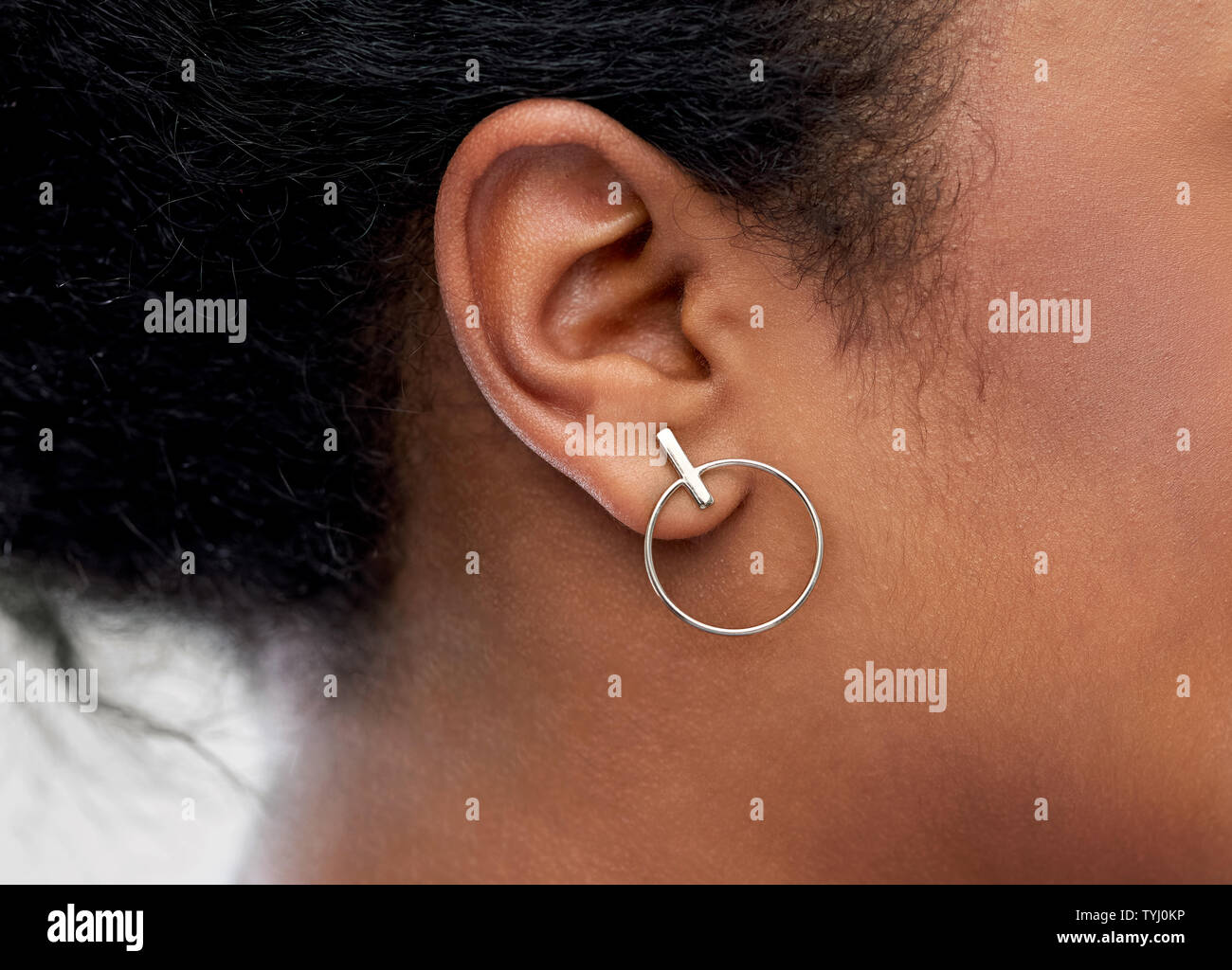 Close up of African woman avec oreille earring Banque D'Images