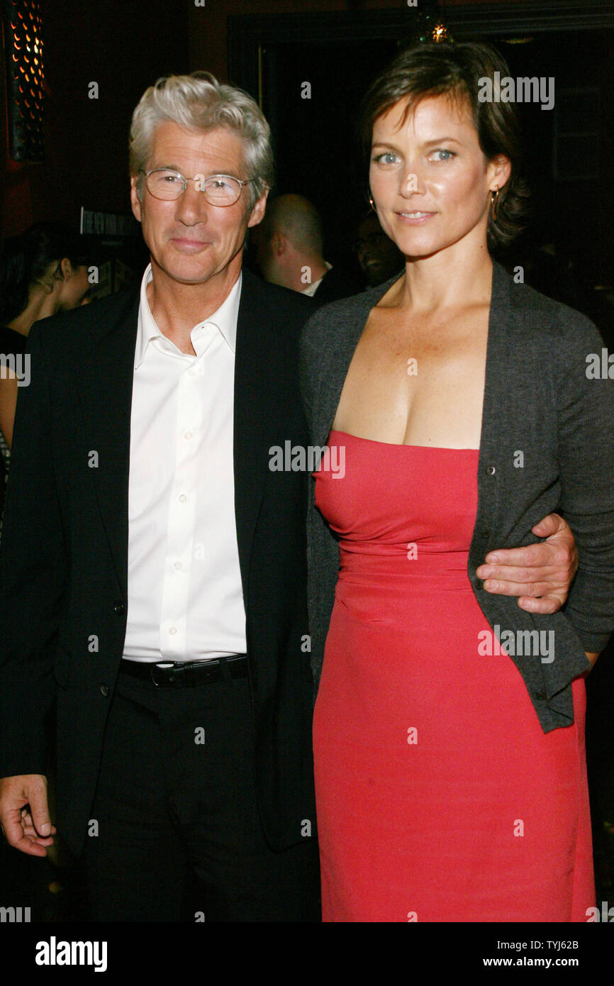 Richard Gere et Carey Lowell arrivent à Azza Lounge pour une réception après la première de "la chasse" à New York le 22 août 2007. (Photo d'UPI/Sylvain Gaboury) Banque D'Images