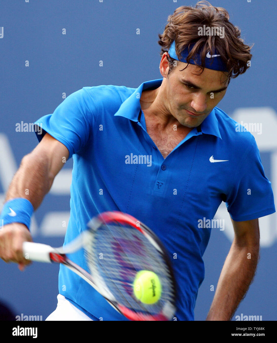 Roger Federer frappe un revers dans son premier match contre les États-Unis à Scoville Jenkins ouvrir à New York City le 27 août 2007. (Photo d'UPI/John Angelillo) Banque D'Images
