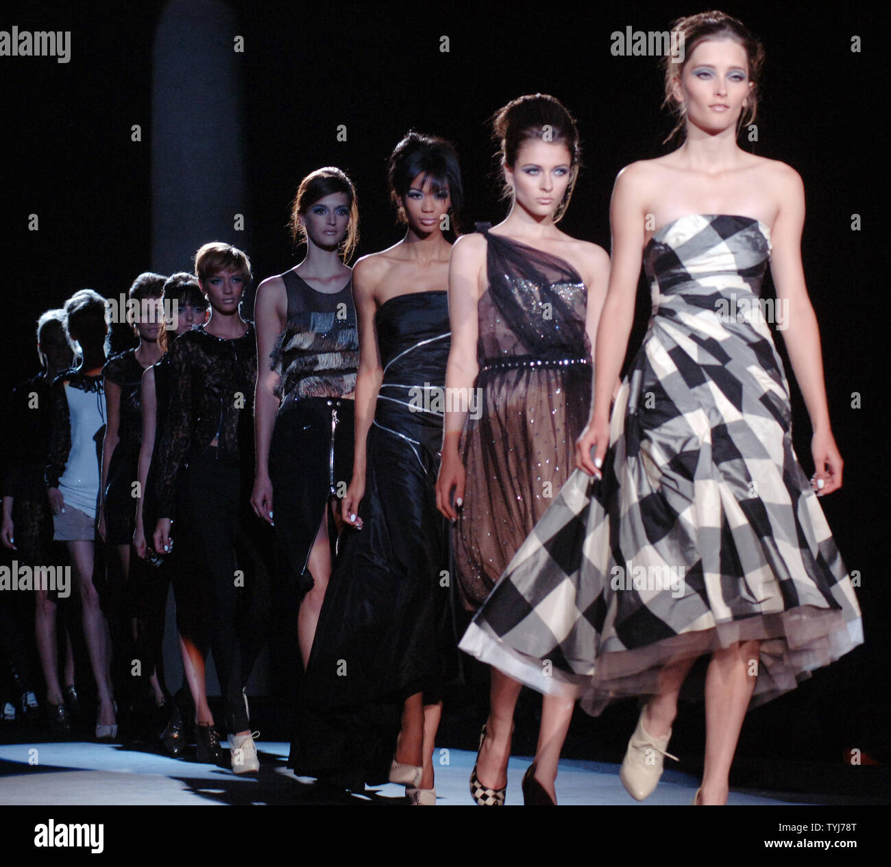 L'enregistrement de l'artiste et designer de mode Gwen Stefani dévoile sa collection printemps 2008 L.A.M.B. au 7ème sur 6 Mercedes Benz Fashion Week à Bryant Park, New York le 5 septembre 2007. (Photo d'UPI/Ezio Petersen) Banque D'Images