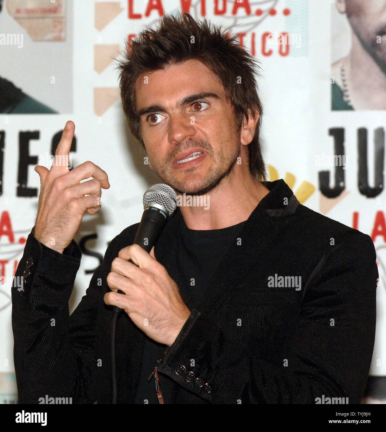 Chanteur brésilien Juanes parle à la Nouvelle York médias à propos de