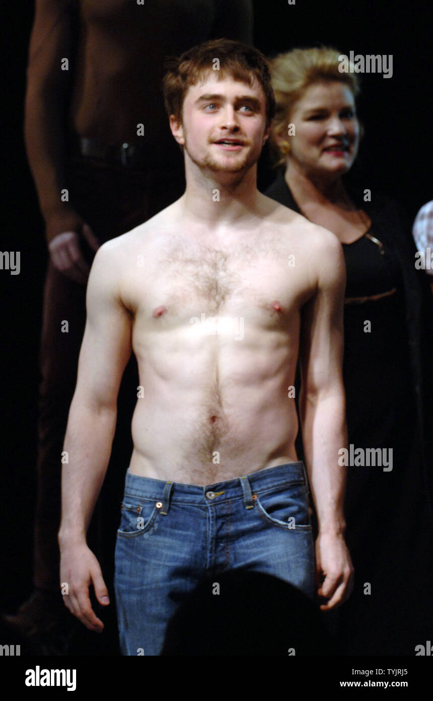 L'acteur Daniel Radcliffe, qui a réalisé la renommée dans les films de Harry Potter,fait ses débuts à Broadway dans la reprise de la production de Broadway de Peter Shaffer jouer Equus le 25 septembre 2008. (Photo d'UPI/Ezio Petersen) Banque D'Images