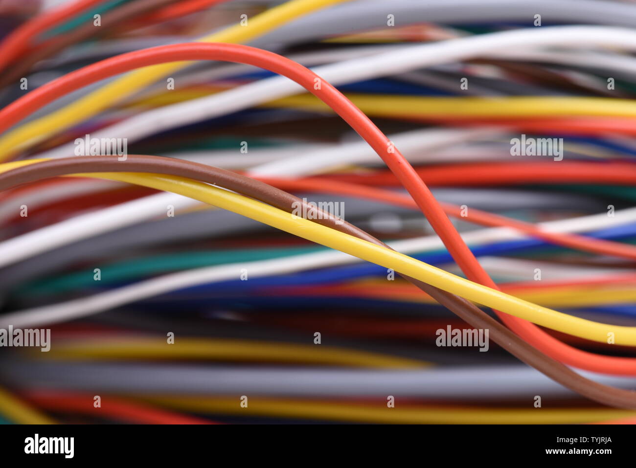 Câble électrique coloré utilisé en télécommunication et réseau électrique Banque D'Images