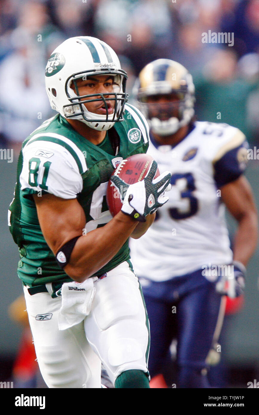 New York Jets Dustin Keller attrape un 54 verges passer de quarterback Brett Favre au premier trimestre contre les Rams de Saint-Louis au Giants Stadium à East Rutherford, New Jersey le 09 novembre 2008. (Photo d'UPI/John Angelillo) Banque D'Images