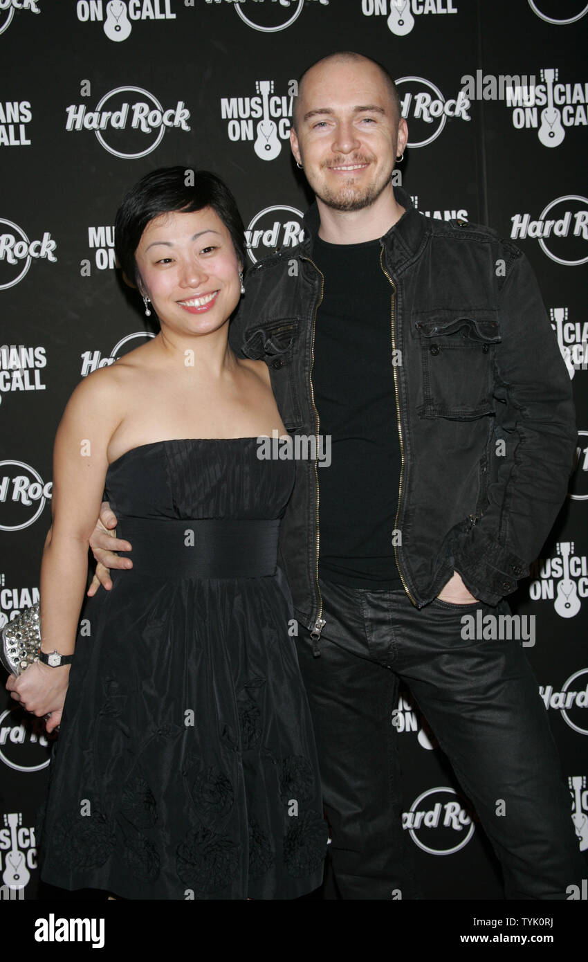 East Village Opera Company arrive pour la 5e édition de musiciens sur appel Concert-bénéfice au Hard Rock Café à New York le 24 février 2009. (Photo d'UPI/Laura Cavanaugh) Banque D'Images