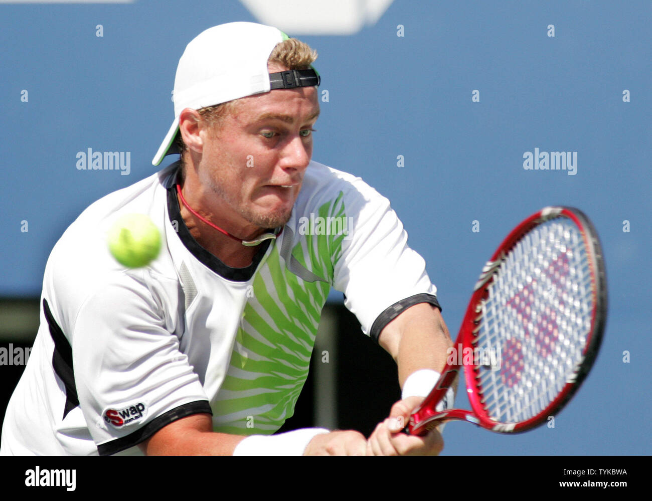 Leyton Hewitt d'Australie renvoie la balle à Roger Federer de la Suisse lors de leur match à l'US Open Tennis Championship le 5 septembre 2009 à New York. UPI /Monika Graff. Banque D'Images