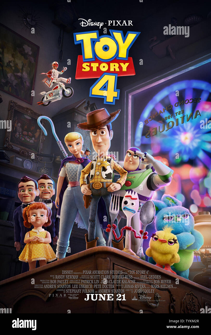 Toy Story 4 Voix Françaises Gaby TOY STORY 4, de nous poster, Benson, Gabby Gabby (voix : C. Hendricks), Duc  (voix Caboom : K.Reeves), Bo Peep (voix : A.Potts), Woody (voix : T.  Hanks), Buzz Lightyear (voix :