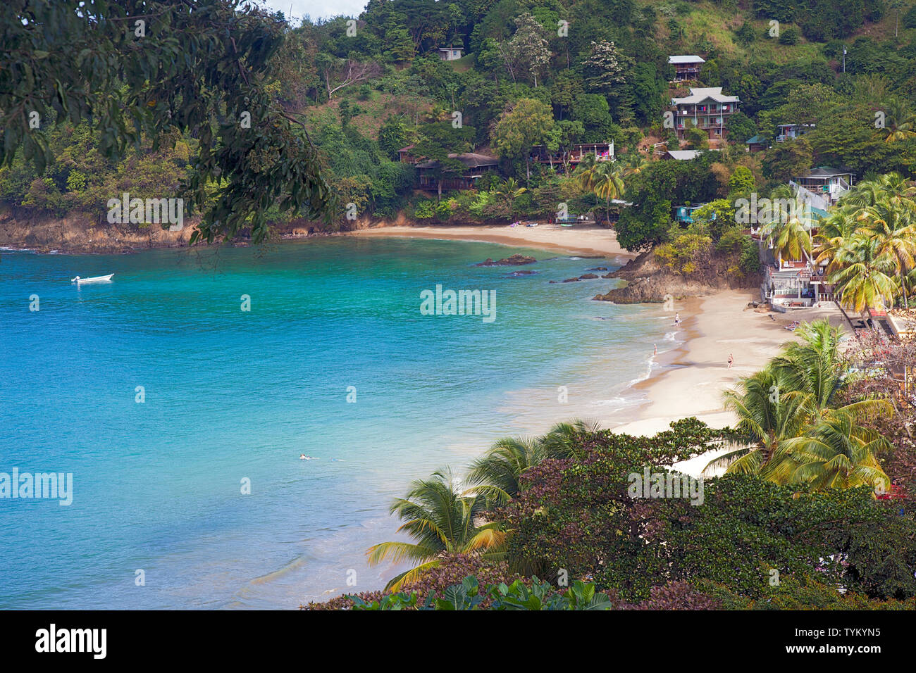 Plage et baie à Castara, Tobago. Banque D'Images