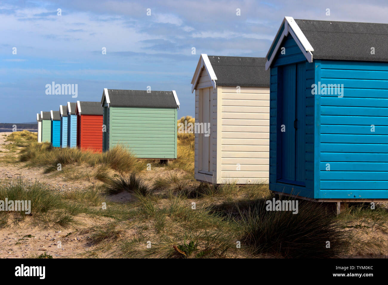 Cabines colorées, Findhorn, Ecosse, Royaume-Uni Banque D'Images