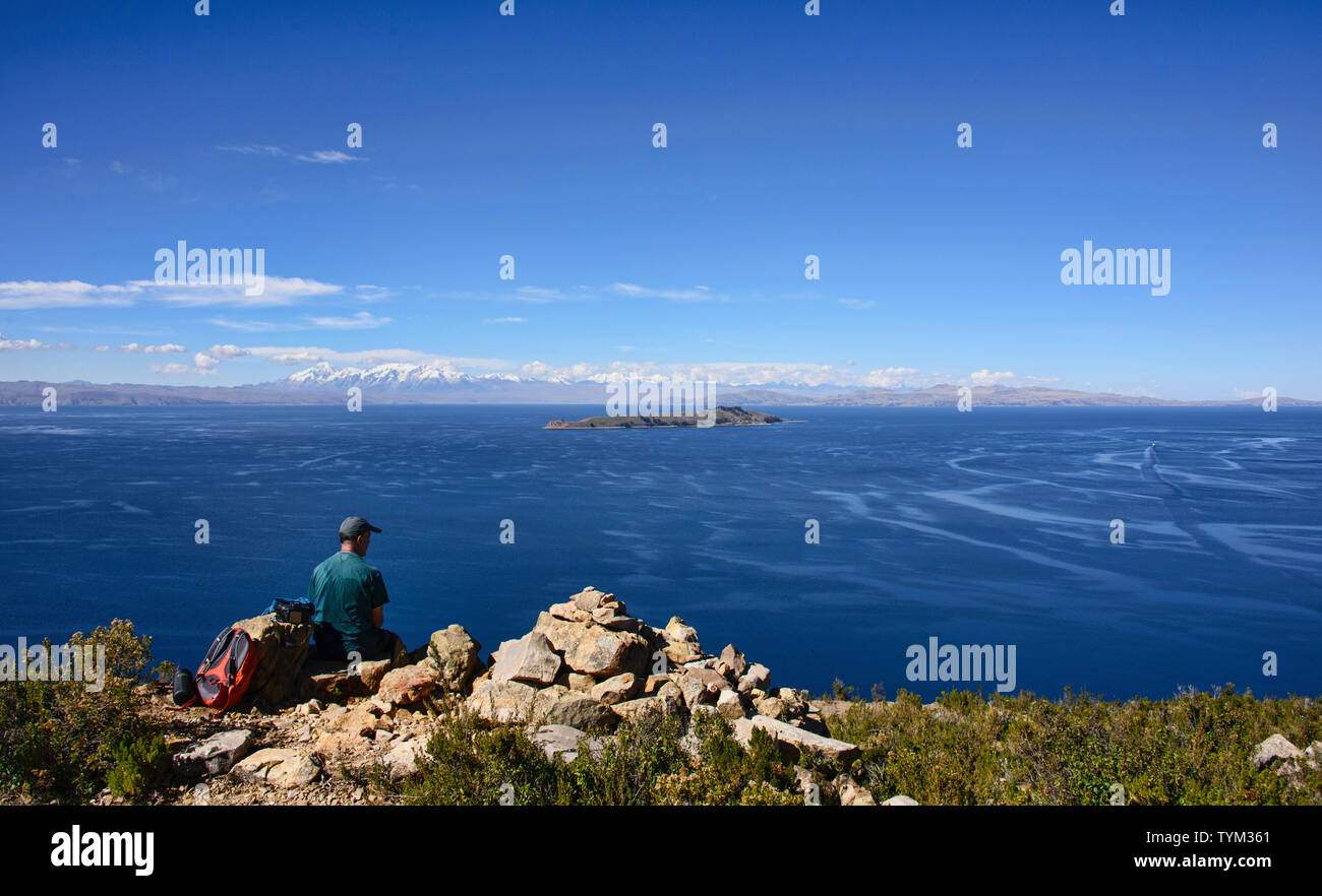 Vue de l'ensemble de la Cordillère Real sur le lac Titicaca, Isla del Sol, Bolivie Banque D'Images