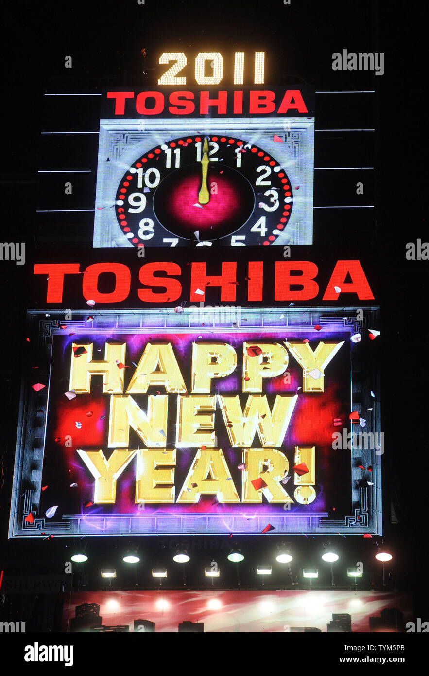 Une heureuse nouvelle année s'affiche au-dessus de Times Square, sur le Nouvel An à New York le 1er janvier 2011. UPI/Dennis Van Tine Banque D'Images