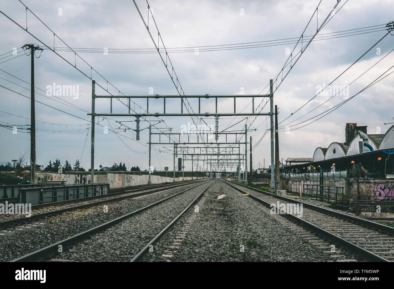 SANTIAGO, CHILI - Octobre 2015 : un chemin de quatre pistes à Santiago Banque D'Images