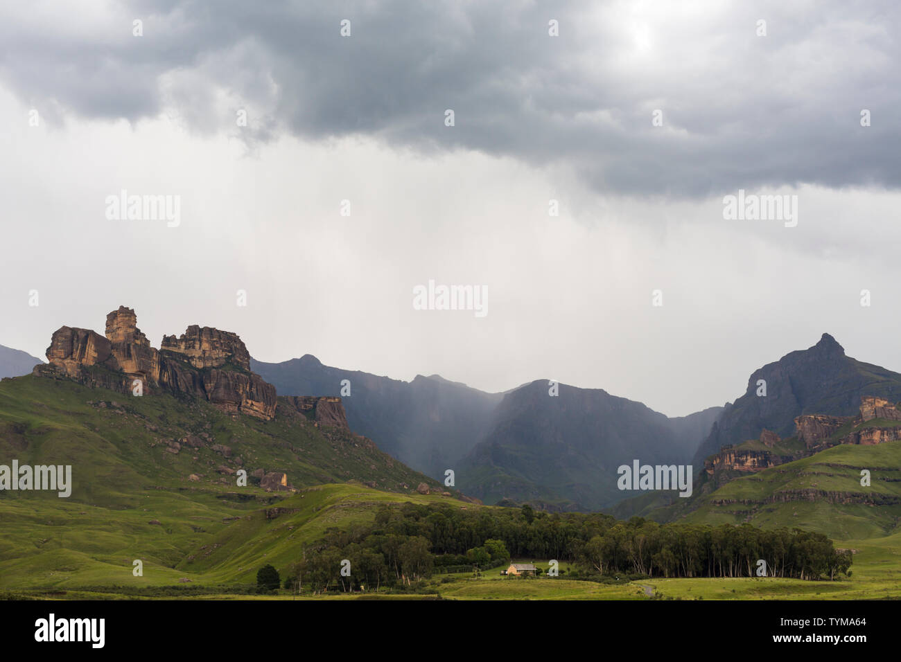 Pluie dans les montagnes Banque D'Images